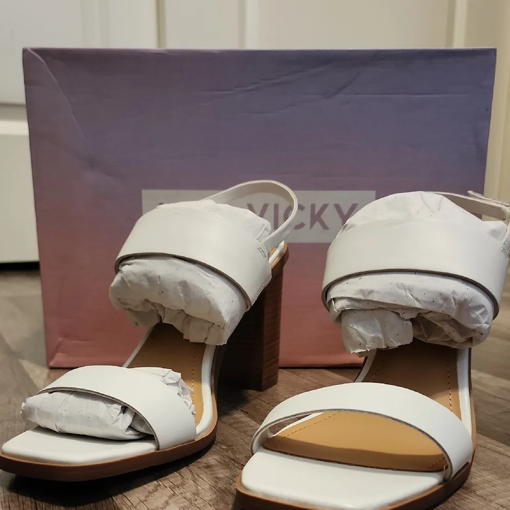 Lisa Vicky Oasis Slingback Sandal Ankle Strap White 8 1/2 Heels $99 - Picture 3 of 5